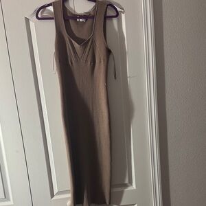 Olive & Oak Tan Sleeveless Maxi Dress